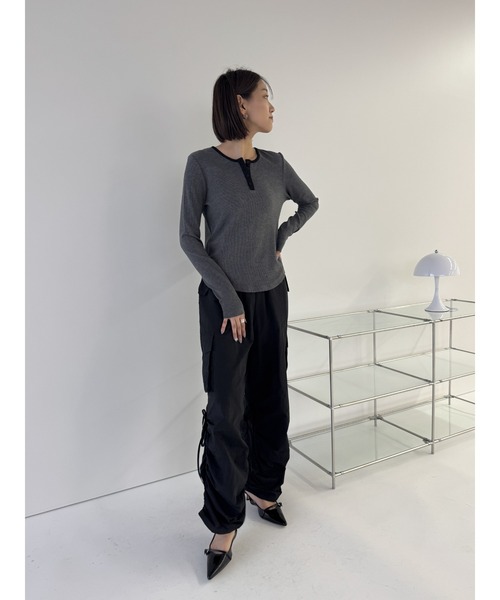 miette(ミエット)の「ヘンリーネックリブトップス(Tシャツ/カットソー・レディース・グレー/ホワイト/ブラック・FREE)」の4枚目の写真