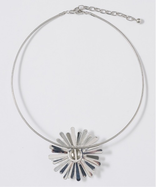 musubore（ムスボレ）の「【 select 】flower charm wire choker / フラワーチョーカー（チョーカー・レディース・シルバー・FREE）」の4枚目の写真