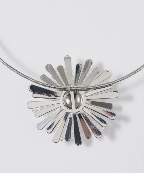 musubore（ムスボレ）の「【 select 】flower charm wire choker / フラワーチョーカー（チョーカー・レディース・シルバー・FREE）」の5枚目の写真