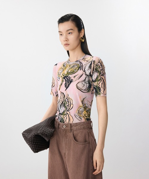JNBY（ジェーエヌビーワイ）の「Floral Sheer Fit Top / シアーフィットトップス（Tシャツ/カットソー・レディース・ピンク/イエロー・36/38/40）」の3枚目の写真