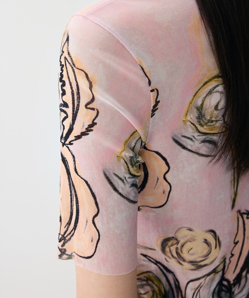 JNBY（ジェーエヌビーワイ）の「Floral Sheer Fit Top / シアーフィットトップス（Tシャツ/カットソー・レディース・ピンク/イエロー・36/38/40）」の5枚目の写真