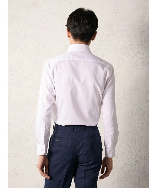 Perfect Suit FActory(パーフェクトスーツファクトリー)の「【WEB限定・クラシコ】長袖ワイシャツ ボタンダウン ホワイト(ビジネスシャツ・メンズ・ホワイト・首回り37cm-裄丈80cm/首回り39cm-裄丈82cm/首回り41cm-裄丈84cm/首回り43cm-裄丈86cm/首回り45cm-裄丈86cm)」の2枚目の写真