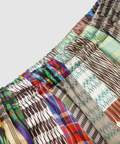 ANREALAGE(アンリアレイジ)の「PATCHWORK PRINT SKIRT(スカート・レディース・カラフル・ONE SIZE)」の3枚目の写真