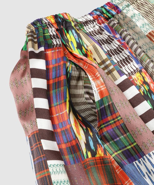 ANREALAGE(アンリアレイジ)の「PATCHWORK PRINT SKIRT(スカート・レディース・カラフル・ONE SIZE)」の4枚目の写真