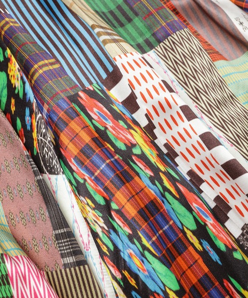 ANREALAGE(アンリアレイジ)の「PATCHWORK PRINT SKIRT(スカート・レディース・カラフル・ONE SIZE)」の5枚目の写真