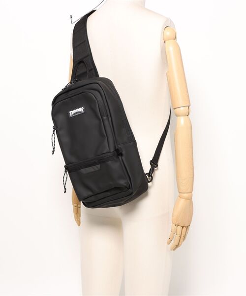 THRASHER(スラッシャー)の「THRASHER/スラッシャー ボディバック Sling Bag 軽量 THR-324(ボディバッグ/ウエストポーチ・メンズ・ブラック×ブラック/ブラック×ホワイト・FREE)」の6枚目の写真