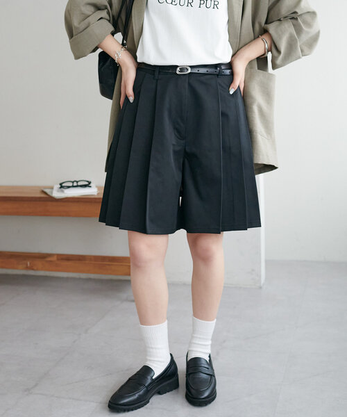 DISCOAT(ディスコート)の「【WEB限定】プリーツチノハーフパンツ(その他パンツ・レディース・ネイビー/ベージュ/ブラック・MEDIUM)」の4枚目の写真