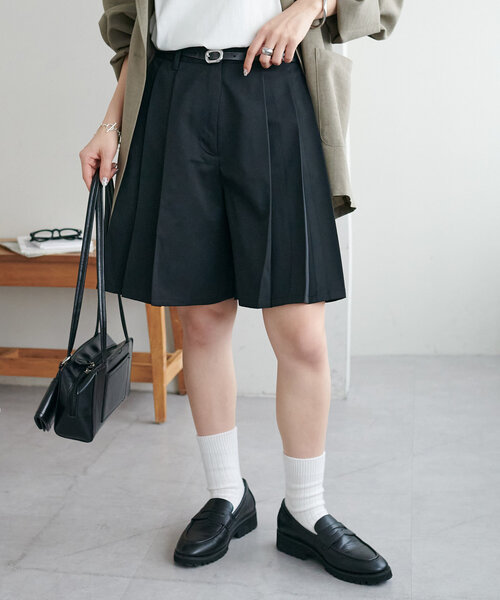 DISCOAT(ディスコート)の「【WEB限定】プリーツチノハーフパンツ(その他パンツ・レディース・ネイビー/ベージュ/ブラック・MEDIUM)」の6枚目の写真