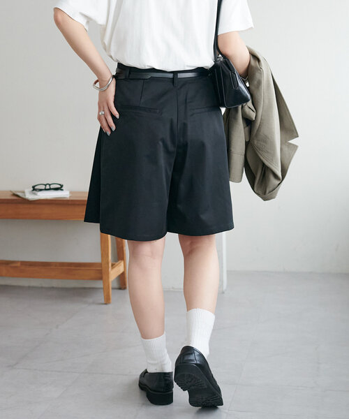 DISCOAT(ディスコート)の「【WEB限定】プリーツチノハーフパンツ(その他パンツ・レディース・ネイビー/ベージュ/ブラック・MEDIUM)」の7枚目の写真