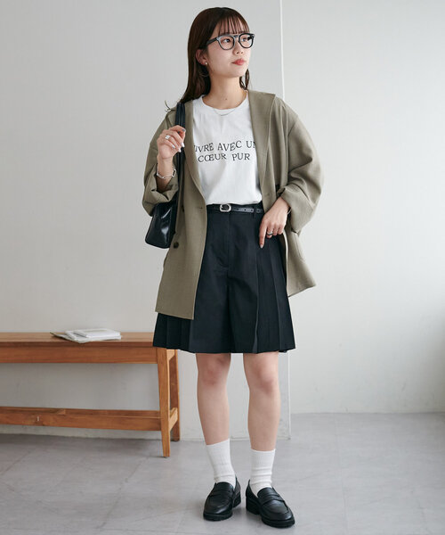 DISCOAT(ディスコート)の「【WEB限定】プリーツチノハーフパンツ(その他パンツ・レディース・ネイビー/ベージュ/ブラック・MEDIUM)」の10枚目の写真