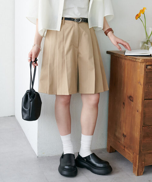 DISCOAT(ディスコート)の「【WEB限定】プリーツチノハーフパンツ(その他パンツ・レディース・ネイビー/ベージュ/ブラック・MEDIUM)」の16枚目の写真