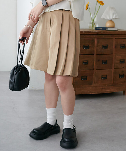 DISCOAT(ディスコート)の「【WEB限定】プリーツチノハーフパンツ(その他パンツ・レディース・ネイビー/ベージュ/ブラック・MEDIUM)」の19枚目の写真