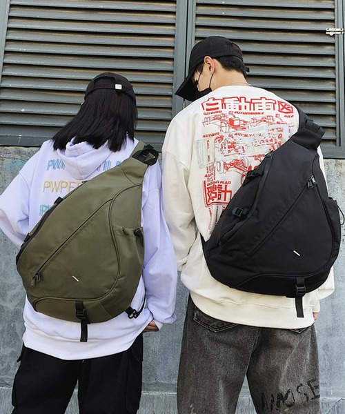 Lilamusant(リラミュゾン)の「【RS】【Lilamusant(リラミュゾン)】ワンショルダーナイロンボディバッグ ショルダーバッグ スポーティー Y2K 韓国ストリート(ボディバッグ/ウエストポーチ・レディース・カーキ/ネイビー/ブラック/グレー・FREE)」の16枚目の写真