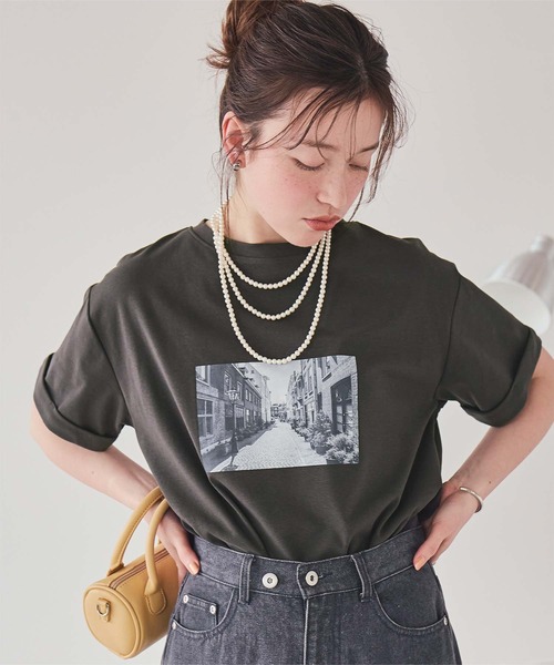 titivate（ティティベイト）の「フォトプリントTシャツ（Tシャツ/カットソー・レディース・グレー/ホワイト系その他2/オフホワイト/ホワイト系その他3/ホワイト系その他/グレー系その他/グレー系その他2/チャコール・S/L/M/XL）」の7枚目の写真