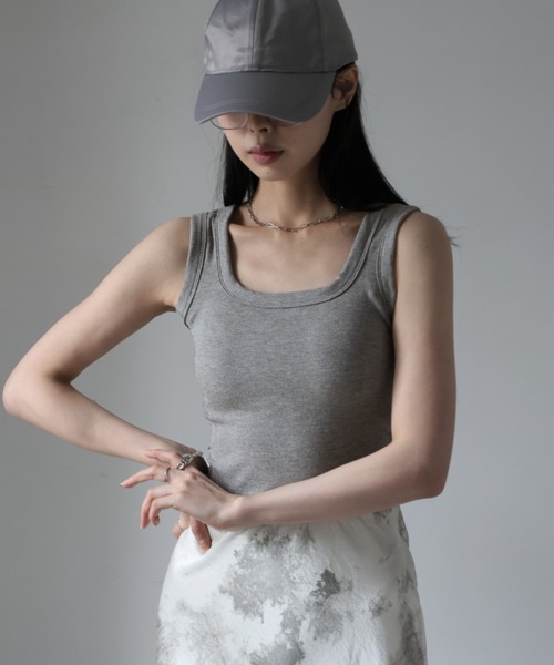 Ulysses(ユリシス)の「【ブラトップ】カップ付きスクエアネックタンクトップ(タンクトップ・レディース・ブラック/グレー/オフホワイト/グリーン/ブラウン・M/L)」の3枚目の写真