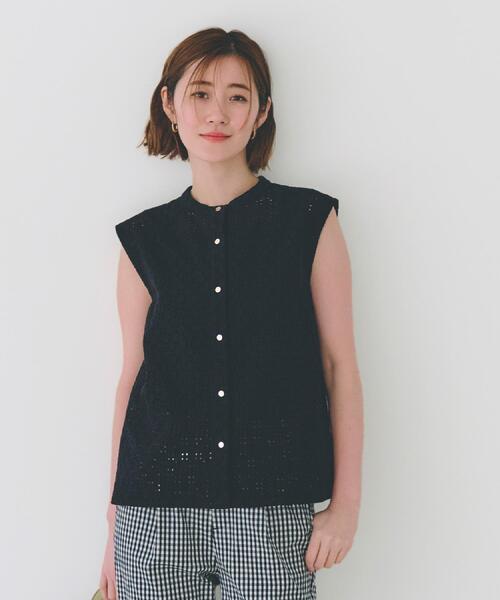 grove(グローブ)の「繊細なレースで魅せるエンブロイダリーレースバンドカラーシャツ(シャツ/ブラウス・レディース・ブラック/オフホワイト/ブラウン系・02/01/05/04/03)」の3枚目の写真