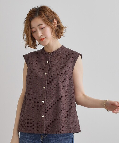 grove(グローブ)の「繊細なレースで魅せるエンブロイダリーレースバンドカラーシャツ(シャツ/ブラウス・レディース・ブラック/オフホワイト/ブラウン系・02/01/05/04/03)」の15枚目の写真