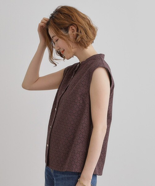 grove(グローブ)の「繊細なレースで魅せるエンブロイダリーレースバンドカラーシャツ(シャツ/ブラウス・レディース・ブラック/オフホワイト/ブラウン系・02/01/05/04/03)」の16枚目の写真