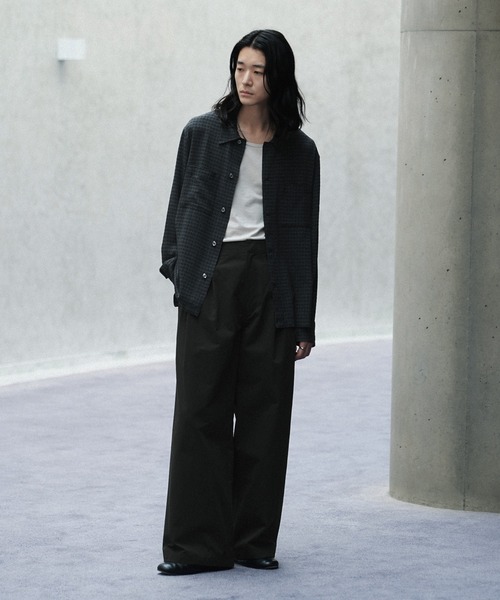 WYM LIDNM(ウィム バイ リドム)の「HIGH COUNT COTTON WIDE FLARE SLACKS(スラックス・メンズ・チャコールグレー/オリーブ系・S/M/L)」の4枚目の写真