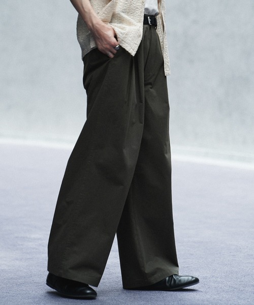 WYM LIDNM(ウィム バイ リドム)の「HIGH COUNT COTTON WIDE FLARE SLACKS(スラックス・メンズ・チャコールグレー/オリーブ系・S/M/L)」の16枚目の写真