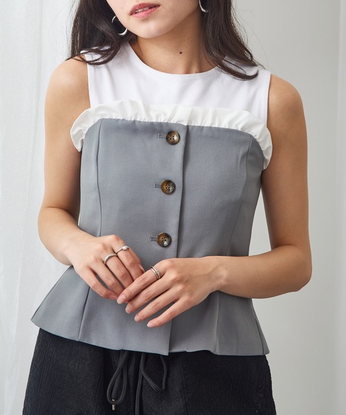 MAGASIN DE MODE Chou Chou（マガジンデモードシュシュ）の「【MAGASIN DE MODE Chou Chou】リネンタッチ×T/Cブロード フリル付きビスチェ XNN（キャミソール・レディース・グレー/ブラック/ライトベージュ・FREE）」の2枚目の写真