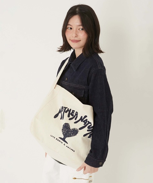 HOLLYWOOD RANCH MARKET（ハリウッドランチマーケット）の「MOTHER NATURE ニュースペーパーバッグ（ショルダーバッグ・メンズ・ネイビー・ONE SIZE）」の7枚目の写真