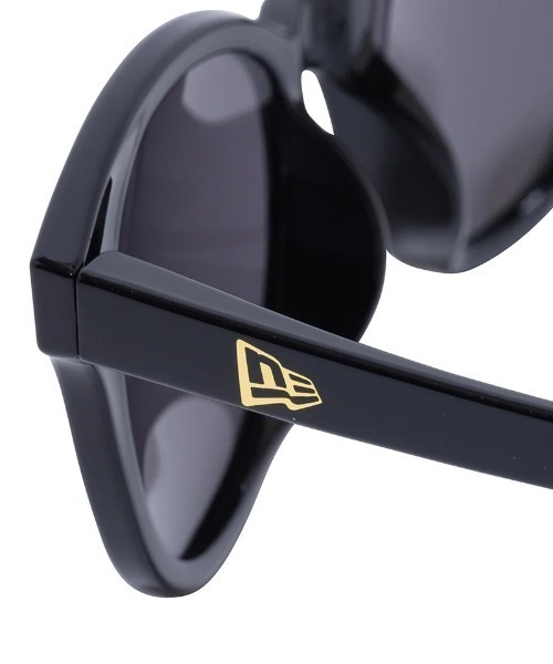 NEW ERA(ニューエラ)の「NEW ERA/ニューエラ サングラス ボストン スクエアレンズ シャイニーブラックフレーム グリーングレーレンズ 14518157(サングラス・メンズ・ブラック×グレー・FREE)」の5枚目の写真