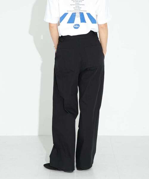 URBAN RESEARCH Sonny Label（アーバンリサーチサニーレーベル）の「ワイドストレートアジャストタックパンツ（その他パンツ・レディース・ベージュ/ブラック・36/38）」の6枚目の写真