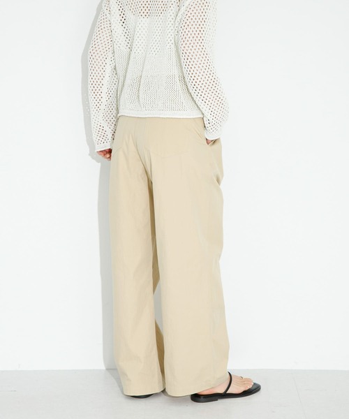 URBAN RESEARCH Sonny Label（アーバンリサーチサニーレーベル）の「ワイドストレートアジャストタックパンツ（その他パンツ・レディース・ベージュ/ブラック・36/38）」の14枚目の写真