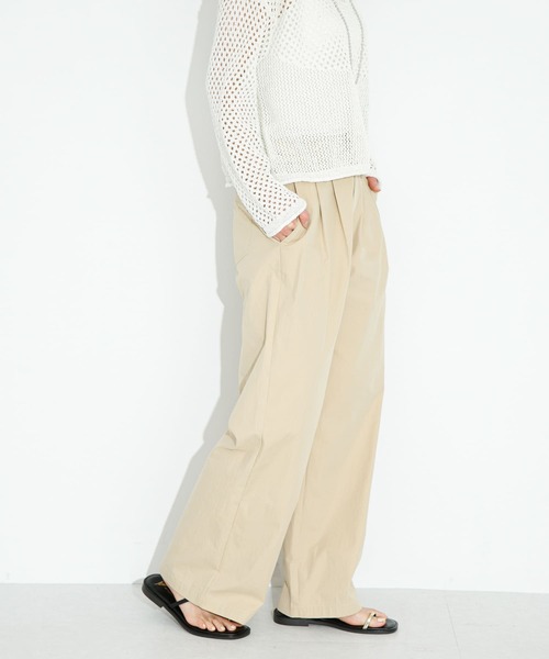 URBAN RESEARCH Sonny Label（アーバンリサーチサニーレーベル）の「ワイドストレートアジャストタックパンツ（その他パンツ・レディース・ベージュ/ブラック・36/38）」の15枚目の写真