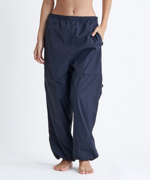 ROXY（ロキシー）の「【ROXY/ロキシー】24SS MY OASIS PANTS/ベンチレーション付きシャリ感ドローコード付きナイロンパンツ（その他パンツ・レディース・グリーン/ブラック/レッド・MEDIUM/LARGE）」の11枚目の写真