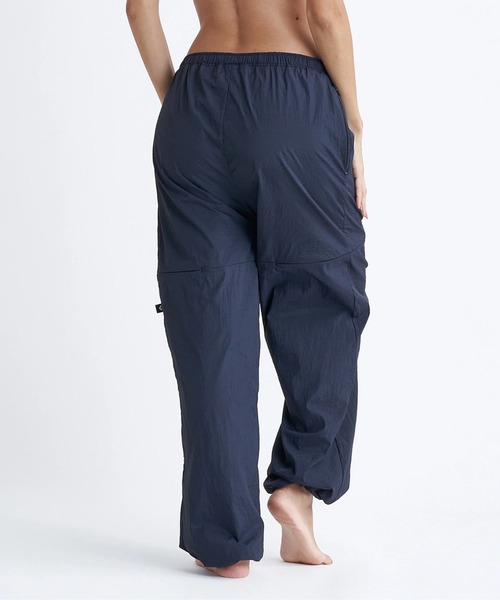 ROXY（ロキシー）の「【ROXY/ロキシー】24SS MY OASIS PANTS/ベンチレーション付きシャリ感ドローコード付きナイロンパンツ（その他パンツ・レディース・グリーン/ブラック/レッド・MEDIUM/LARGE）」の6枚目の写真