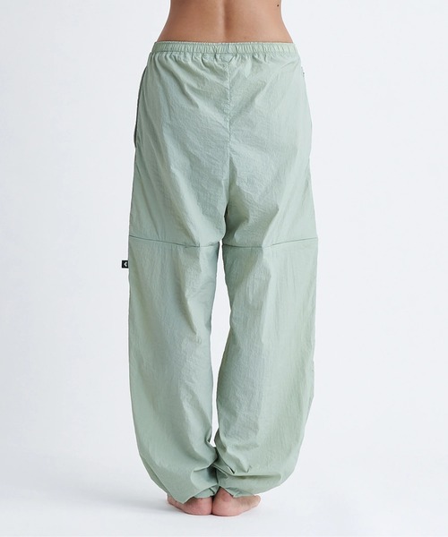 ROXY（ロキシー）の「【ROXY/ロキシー】24SS MY OASIS PANTS/ベンチレーション付きシャリ感ドローコード付きナイロンパンツ（その他パンツ・レディース・グリーン/ブラック/レッド・MEDIUM/LARGE）」の19枚目の写真