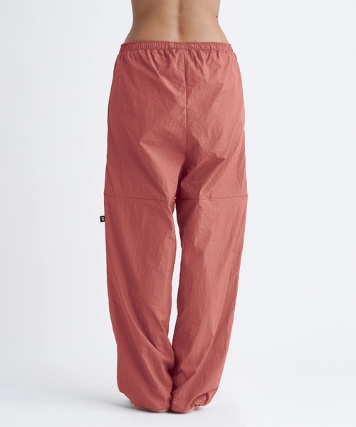ROXY（ロキシー）の「【ROXY/ロキシー】24SS MY OASIS PANTS/ベンチレーション付きシャリ感ドローコード付きナイロンパンツ（その他パンツ・レディース・グリーン/ブラック/レッド・MEDIUM/LARGE）」の16枚目の写真