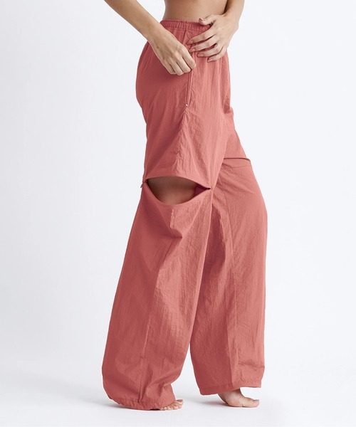 ROXY（ロキシー）の「【ROXY/ロキシー】24SS MY OASIS PANTS/ベンチレーション付きシャリ感ドローコード付きナイロンパンツ（その他パンツ・レディース・グリーン/ブラック/レッド・MEDIUM/LARGE）」の4枚目の写真