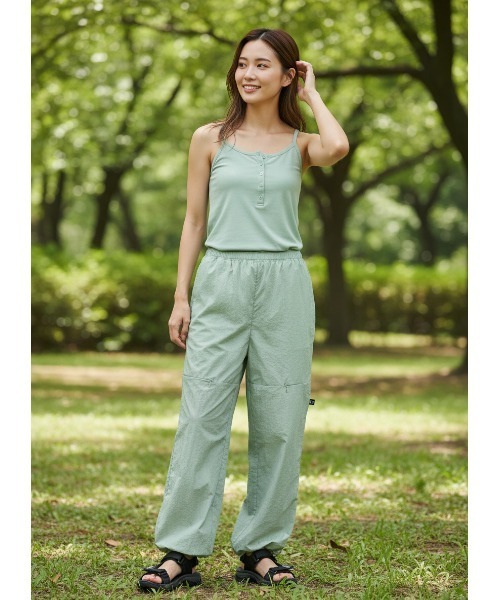 ROXY(ロキシー)の「【ROXY/ロキシー】24SS MY OASIS PANTS/ベンチレーション付きシャリ感ドローコード付きナイロンパンツ(その他パンツ・レディース・グリーン/ブラック/レッド・MEDIUM/LARGE)」の7枚目の写真