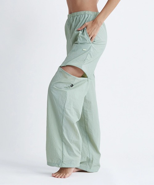 ROXY(ロキシー)の「【ROXY/ロキシー】24SS MY OASIS PANTS/ベンチレーション付きシャリ感ドローコード付きナイロンパンツ(その他パンツ・レディース・グリーン/ブラック/レッド・MEDIUM/LARGE)」の4枚目の写真