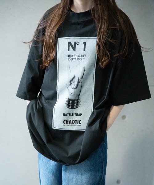RATTLE TRAP(ラトルトラップ)の「【CHAOTIC】別注メロイックサインプリントオーバーサイズTシャツ(Tシャツ/カットソー・メンズ・ブラック/ホワイト・M/L/LL)」の2枚目の写真