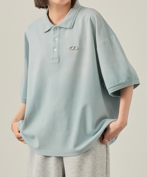 Snap club(スナップクラブ)の「【Snap club】ヴィンテージ加工 パウダーブリーチ メタルプレート半袖ポロシャツ(ポロシャツ・レディース・ブラック/サックスブルー/ブラウン/レッド・M/L)」の3枚目の写真