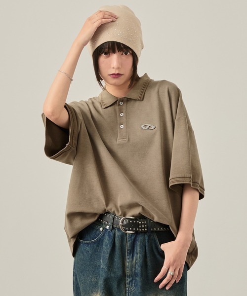 Snap club(スナップクラブ)の「【Snap club】ヴィンテージ加工 パウダーブリーチ メタルプレート半袖ポロシャツ(ポロシャツ・レディース・ブラック/サックスブルー/ブラウン/レッド・M/L)」の5枚目の写真