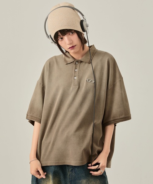 Snap club(スナップクラブ)の「【Snap club】ヴィンテージ加工 パウダーブリーチ メタルプレート半袖ポロシャツ(ポロシャツ・レディース・ブラック/サックスブルー/ブラウン/レッド・M/L)」の6枚目の写真