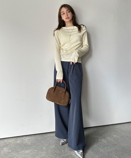 mily bilet(ミウィビレット)の「【mily bilet】アシメデザインで美しく。シェルボタン使いドレープカットソー(長袖)(Tシャツ/カットソー・レディース・ブラック/アイボリー/レッド/オートミール・LARGE/MEDIUM/SMALL/X-LARGE)」の9枚目の写真