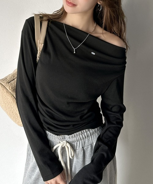 mily bilet(ミウィビレット)の「【mily bilet】アシメデザインで美しく。シェルボタン使いドレープカットソー(長袖)(Tシャツ/カットソー・レディース・ブラック/アイボリー/レッド/オートミール・LARGE/MEDIUM/SMALL/X-LARGE)」の15枚目の写真
