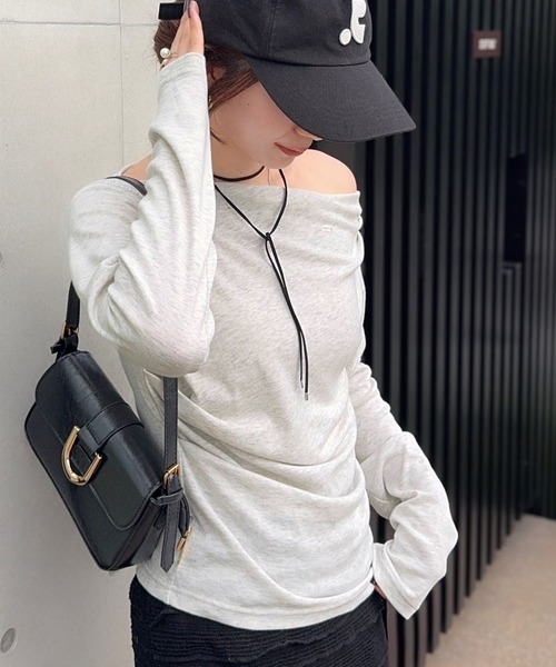 mily bilet(ミウィビレット)の「【mily bilet】アシメデザインで美しく。シェルボタン使いドレープカットソー(長袖)(Tシャツ/カットソー・レディース・ブラック/アイボリー/レッド/オートミール・LARGE/MEDIUM/SMALL/X-LARGE)」の22枚目の写真
