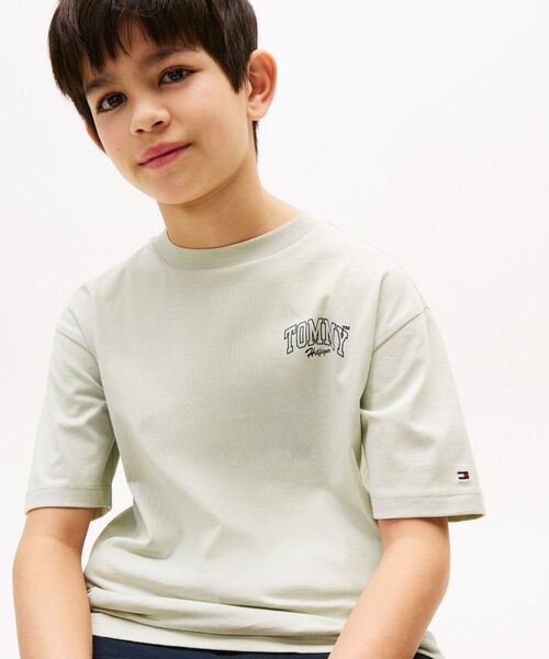 TOMMY HILFIGER（トミーヒルフィガー）の「BOYS バーシティグラフィックプリントショートスリーブTシャツ（Tシャツ/カットソー・キッズ・グリーン系その他/ホワイト・160cm/130cm/150cm/140cm）」の7枚目の写真