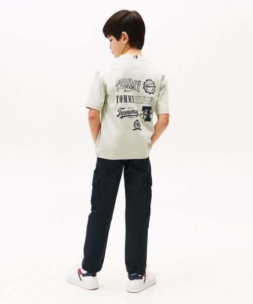 TOMMY HILFIGER（トミーヒルフィガー）の「BOYS バーシティグラフィックプリントショートスリーブTシャツ（Tシャツ/カットソー・キッズ・グリーン系その他/ホワイト・160cm/130cm/150cm/140cm）」の9枚目の写真