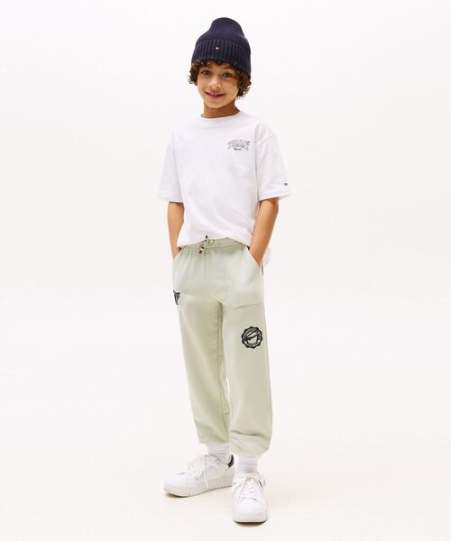 TOMMY HILFIGER（トミーヒルフィガー）の「BOYS バーシティグラフィックプリントショートスリーブTシャツ（Tシャツ/カットソー・キッズ・グリーン系その他/ホワイト・160cm/130cm/150cm/140cm）」の4枚目の写真