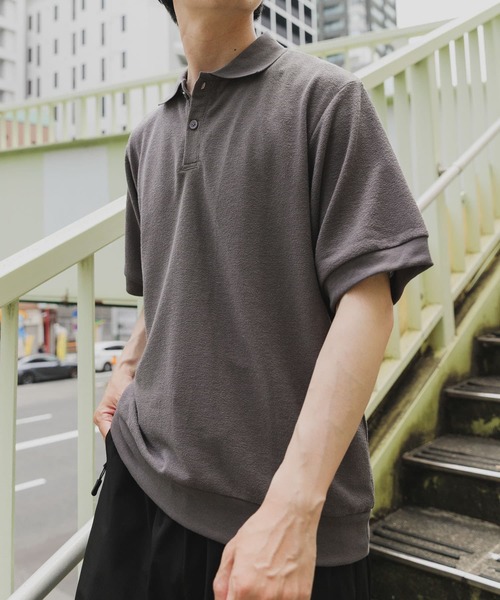 ITEMS URBANRESEARCH（アイテムズ アーバンリサーチ）の「クレープジョーゼットポロシャツ（ポロシャツ・メンズ・カーキ/ブラック/チャコールグレー・MEDIUM/LARGE）」の3枚目の写真