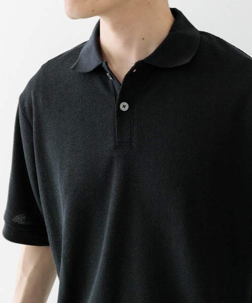 ITEMS URBANRESEARCH（アイテムズ アーバンリサーチ）の「クレープジョーゼットポロシャツ（ポロシャツ・メンズ・カーキ/ブラック/チャコールグレー・MEDIUM/LARGE）」の2枚目の写真