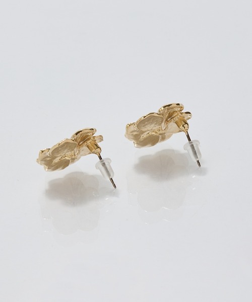 Phoebe(フィービィー)の「フレグラントフラワーメタルピアス/お花/大ぶり/存在感◎/主役級(ピアス(両耳用)・レディース・イエローゴールド・FREE)」の7枚目の写真